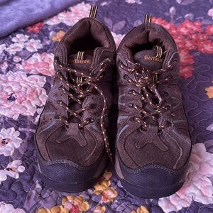 Boy’s hiking shoes